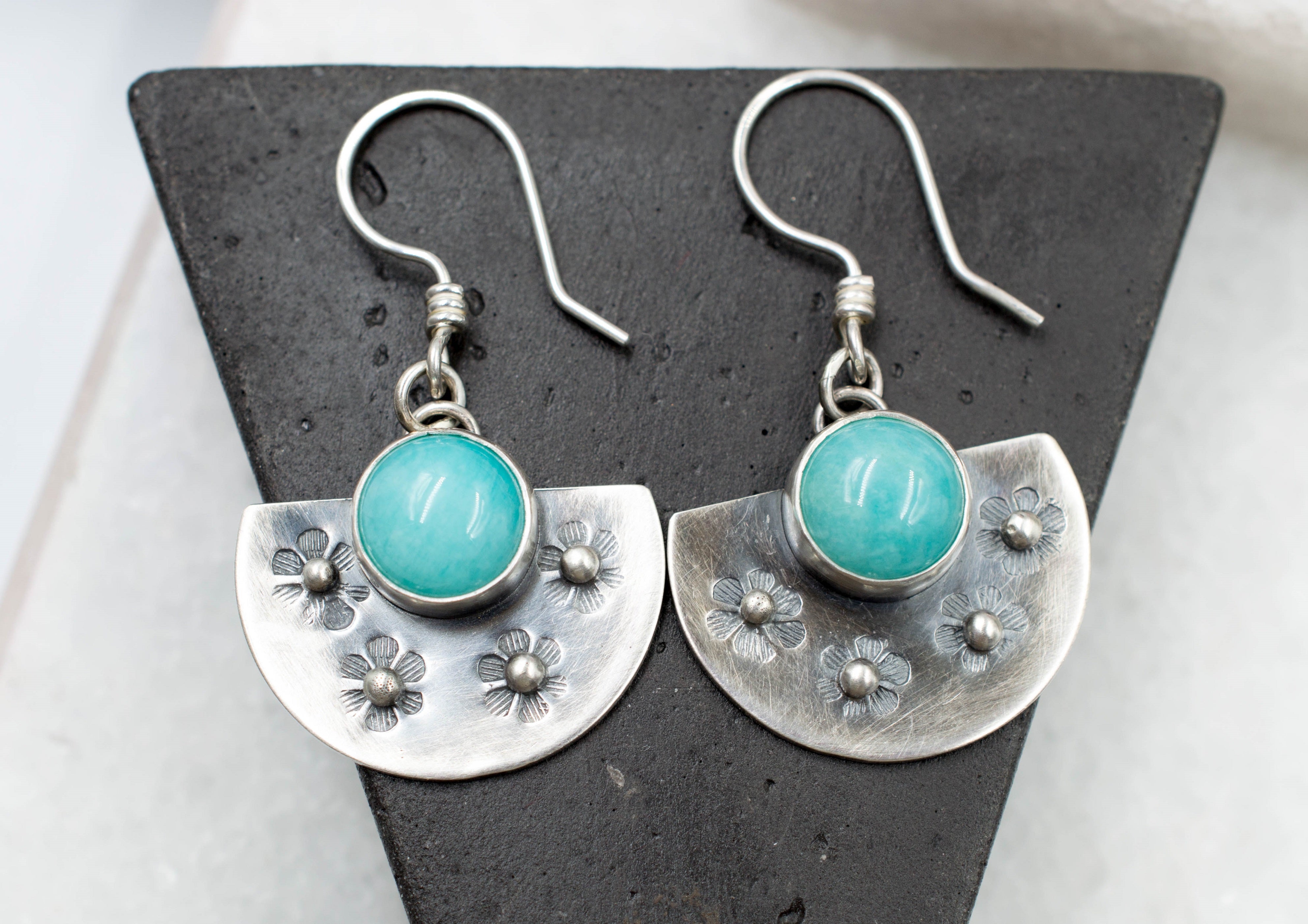 ασημενια σκουλαρικια με μπλε πετρα