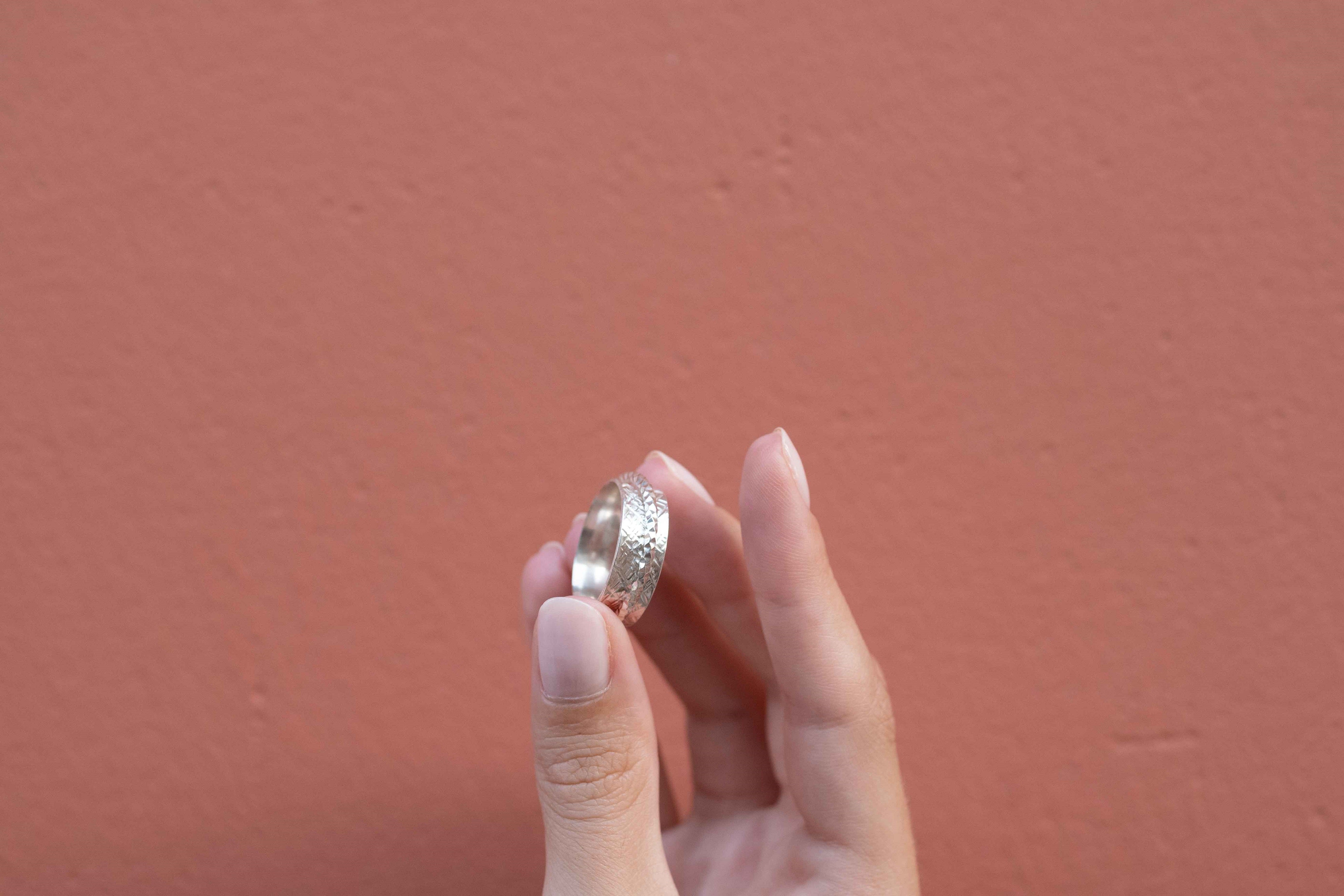 Ασημένιο Spinner Δαχτυλίδι με Σφυρήλατη Επιφάνεια