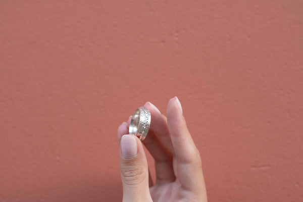 Ασημένιο Spinner Δαχτυλίδι με Σφυρήλατη Επιφάνεια