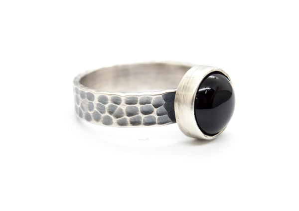 Ασημένιο σφυρήλατο δαχτυλίδι με Μαύρο Όνυχα