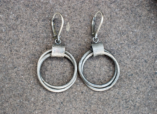 skoularikia apo asimi