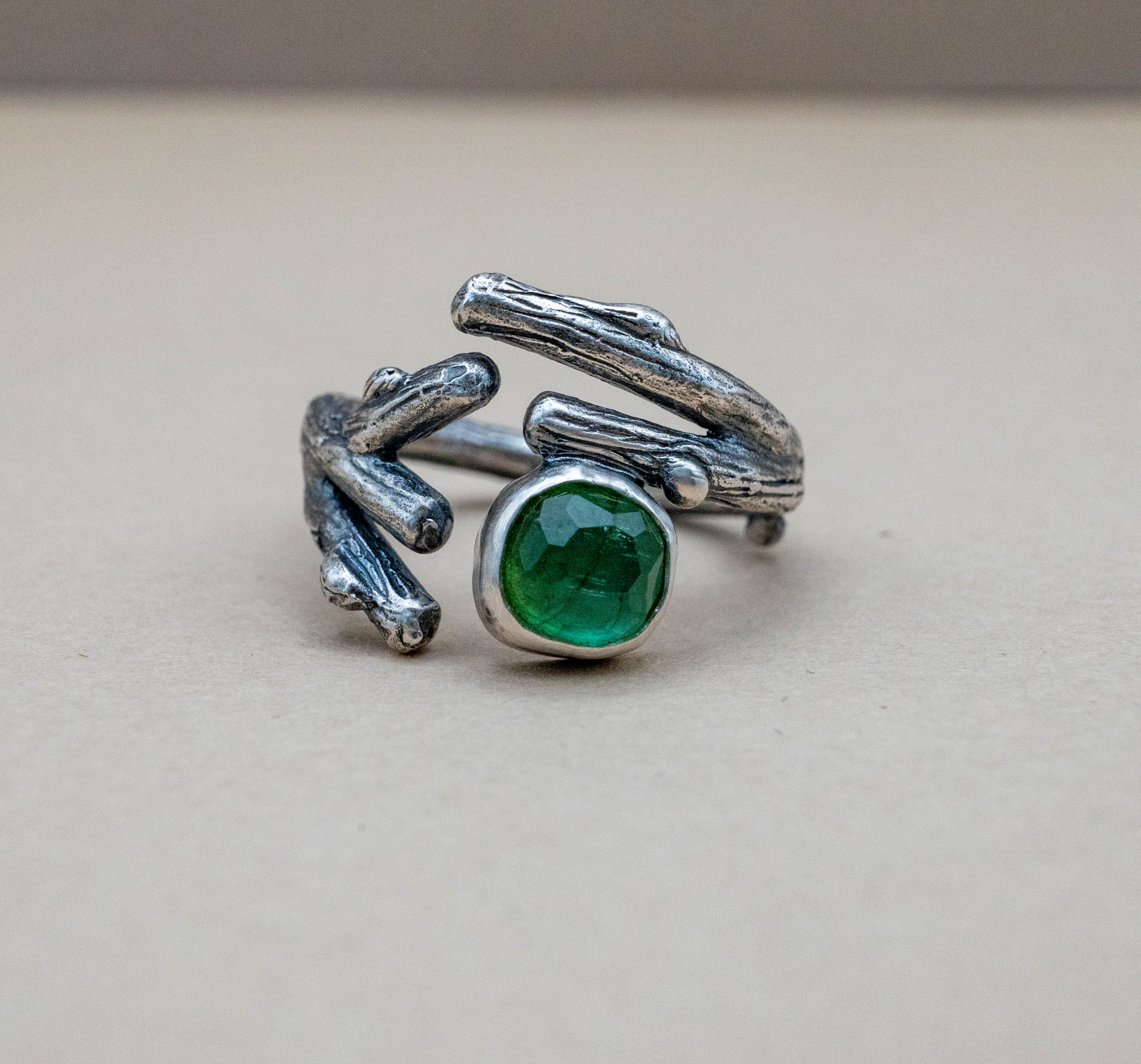 δαχτυλιδια με πρασινη πετρα