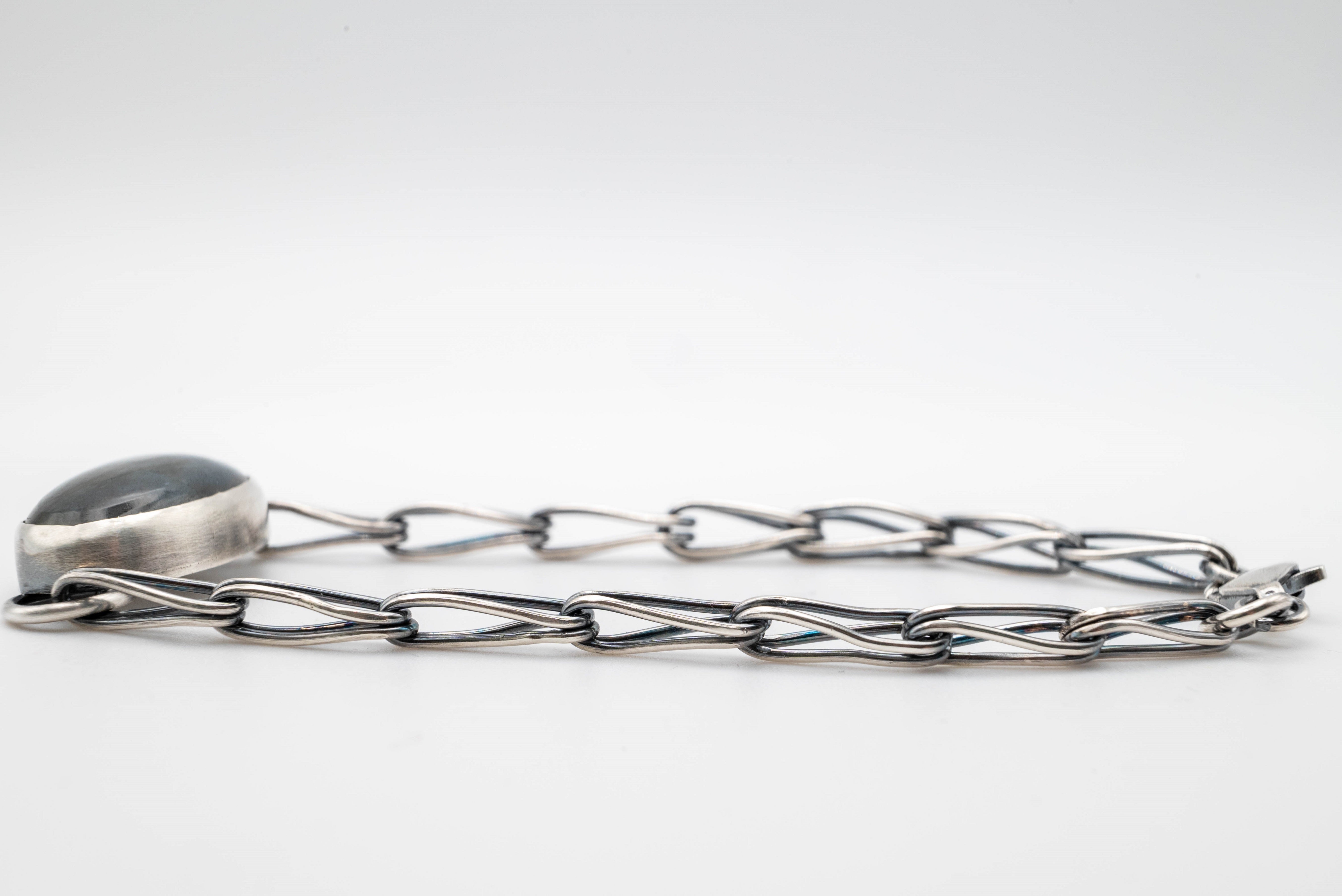 Βραχιόλι με Λαμπραδορίτη και χειροποίητη αλυσίδα σε ασήμι 925