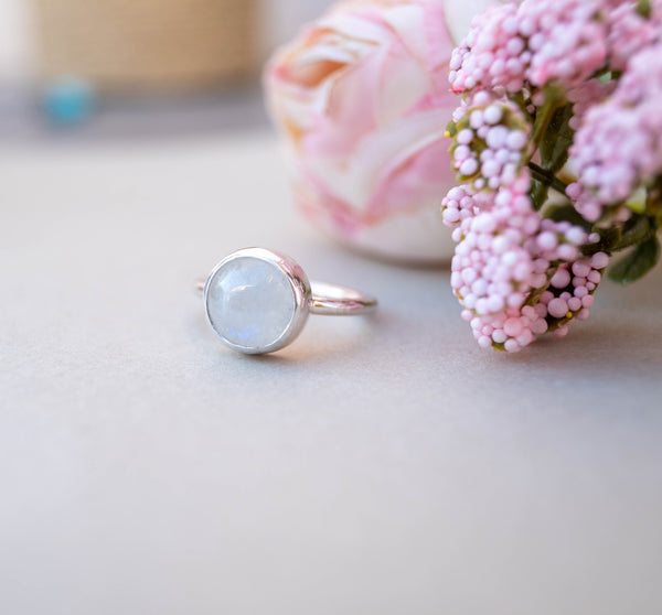 δαχτυλίδι ασημενιο με φεγγαροπετρα