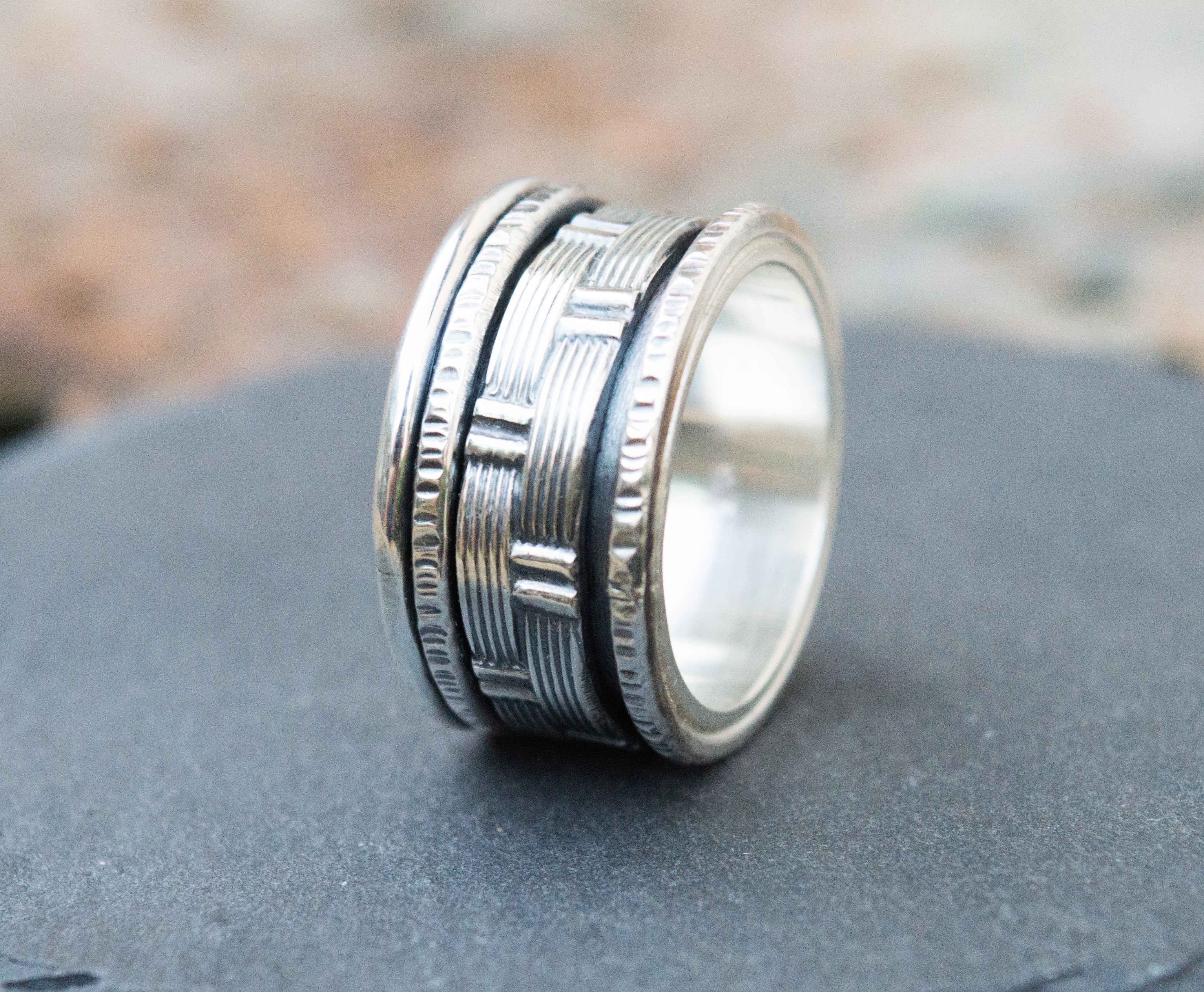 Ανδρικό spinner δαχτυλίδι ασήμι 925 οξειδωμένο σφυρήλατο 15mm – frontal view – SILVERstro