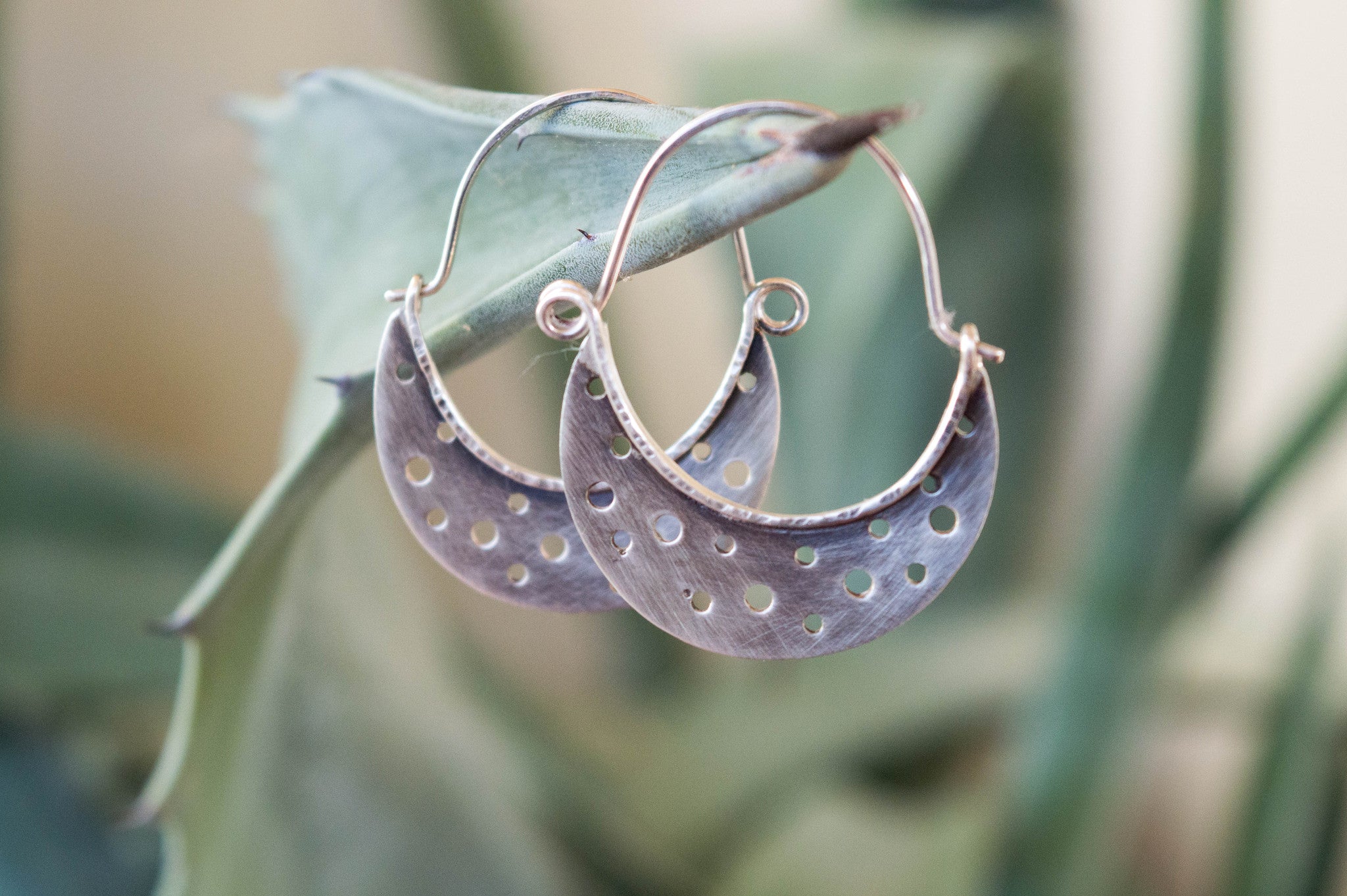 χειροποίητα ασημενία σκουλαρίκια νεανικά ροκ χειροποίητα