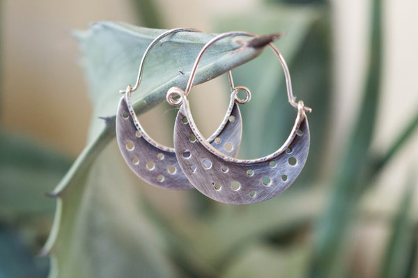 χειροποίητα ασημενία σκουλαρίκια νεανικά ροκ χειροποίητα