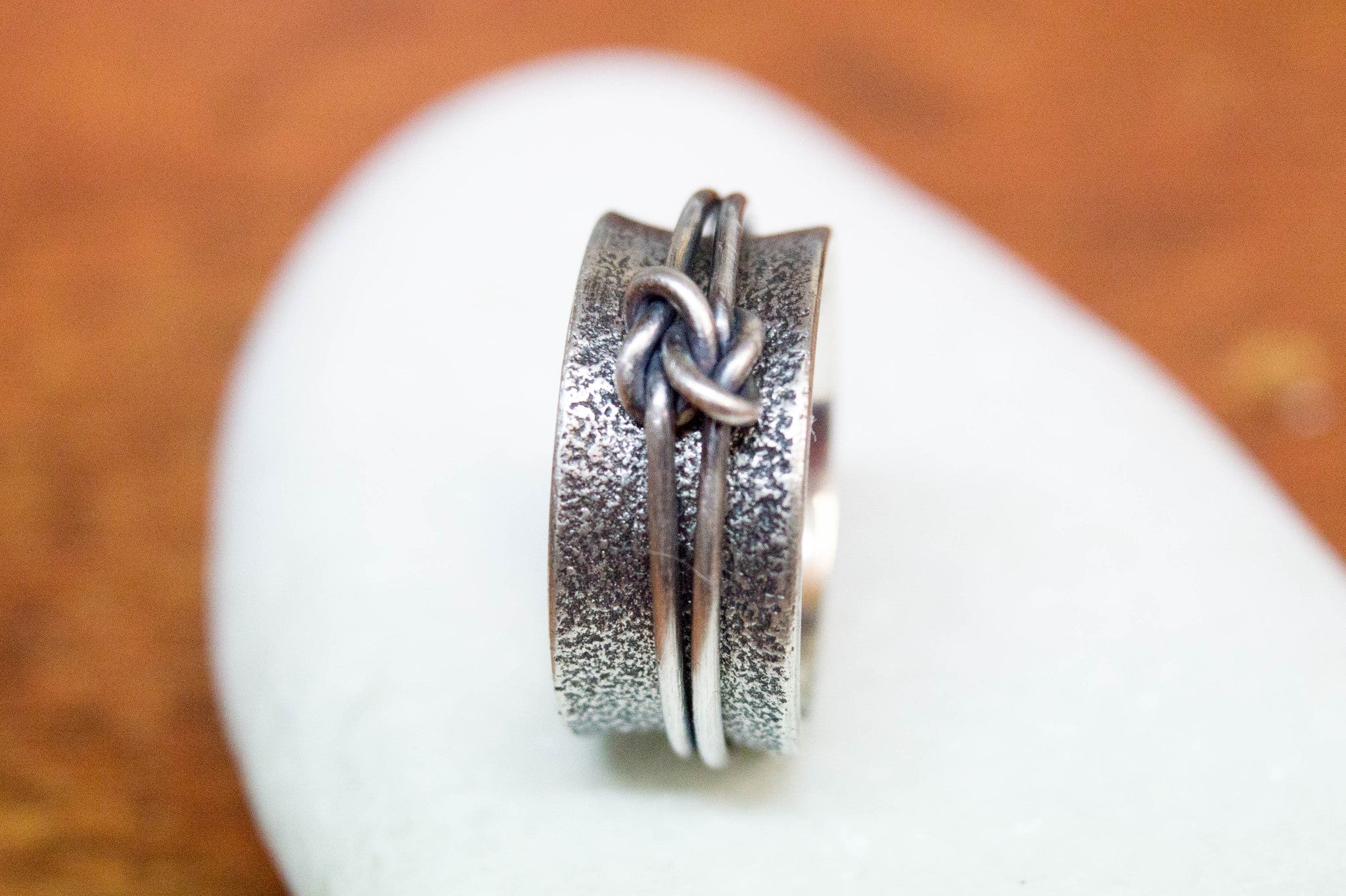 Spinner δαχτυλίδι ασήμι 925 love knot βεράκι 10mm – frontal view – SILVERstro