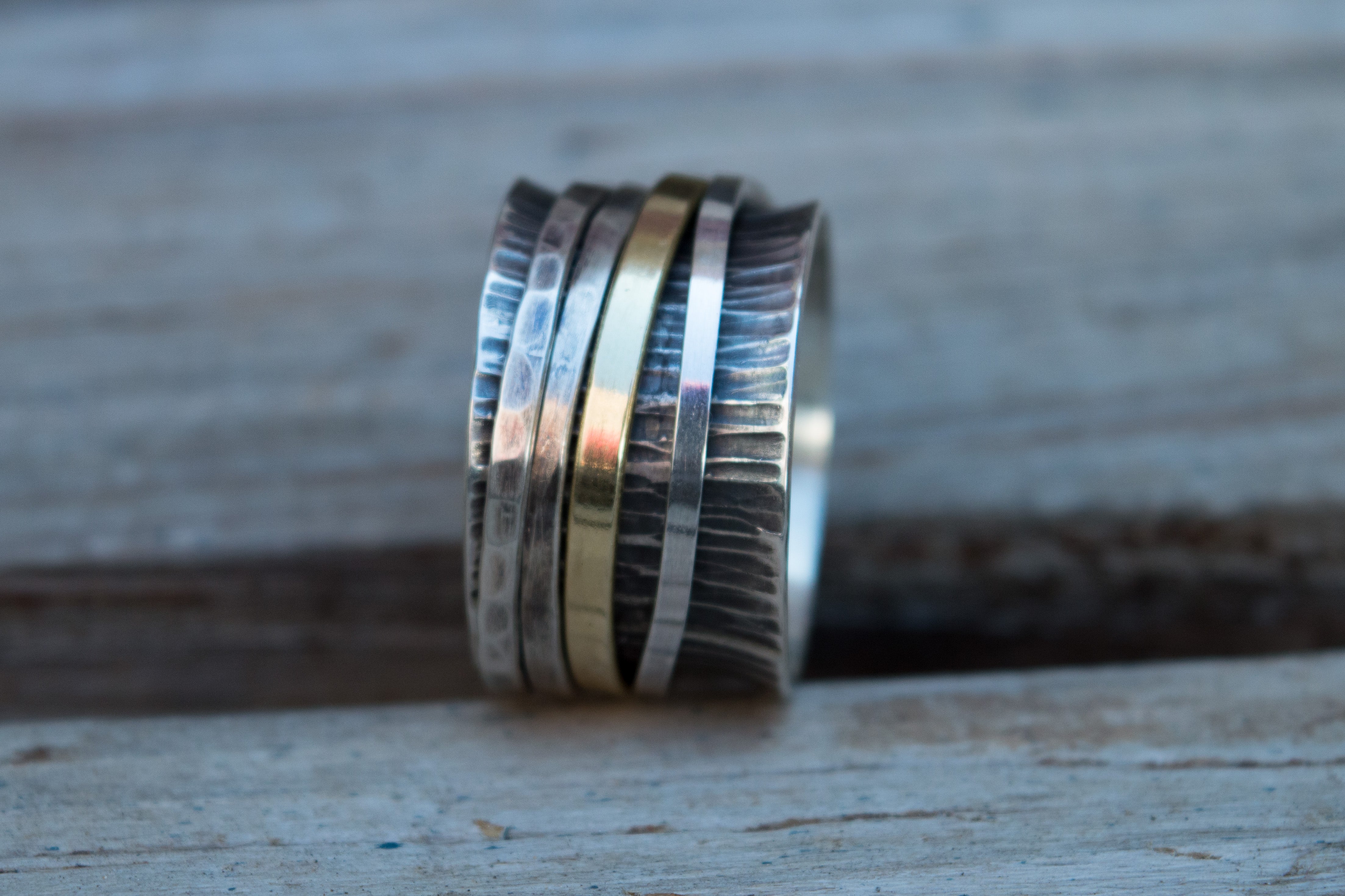 Spinner δαχτυλίδι ασήμι 925 οξειδωμένο σφυρήλατο 4 βεράκια 15mm – frontal view – SILVERstro