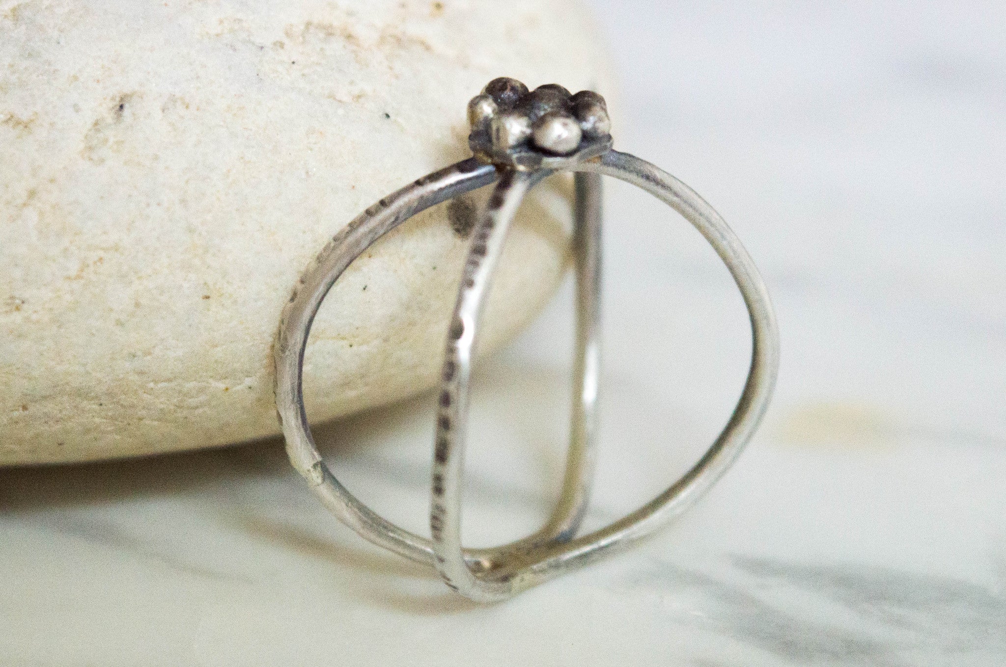 Ασημένιο σφυρίλατο δαχτυλίδι