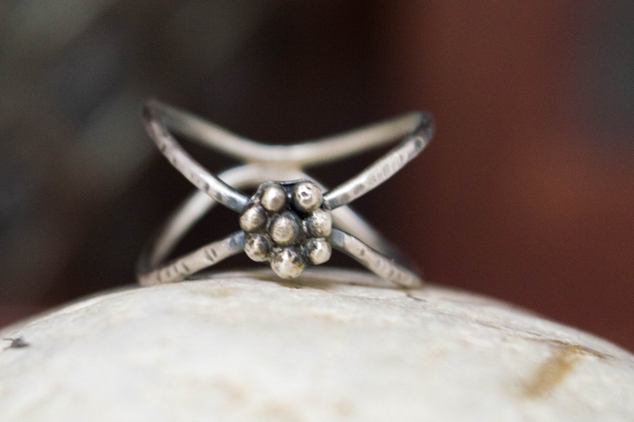 Ασημένιο σφυρίλατο δαχτυλίδι